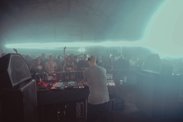 6AM's Guide on How to Land DJ Gigs